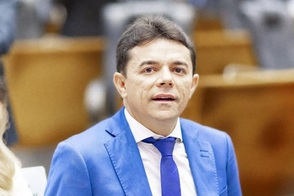  Alan da Marisol deixa de pagar mil servidores, e vereador Higino vai entrar com Ação por Improbidade Administrativa que pode cassar o prefeito