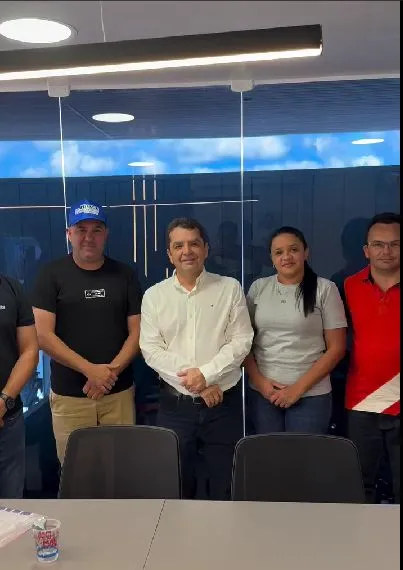 Prefeito de Nova York, a vice, o presidente da câmara e vereadores, apoiam Hilton Gonçalo para o senado, ele já conta com 41 prefeitos