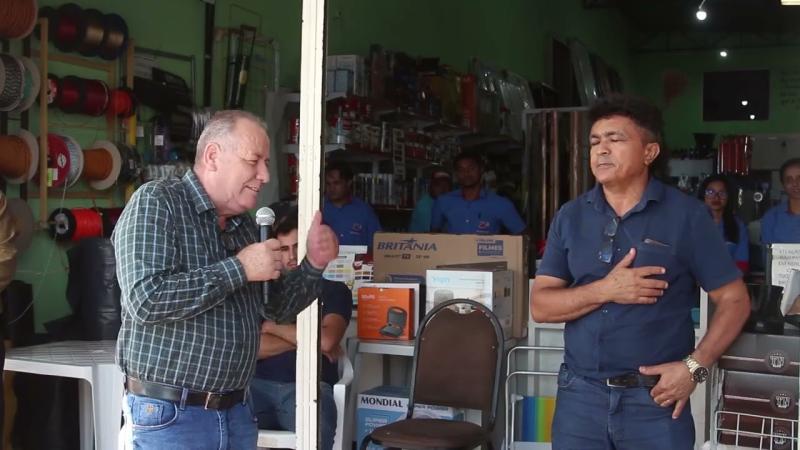 Leo Materiais para construção completa 18 anos e comemora com culto de louvor a DEUS
